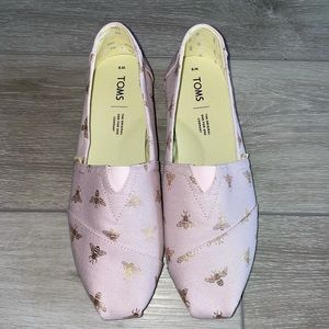 NWOT Women’s Toms- Size 9